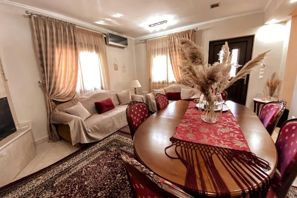 A Home Away From Home Trikala  Bagian luar foto