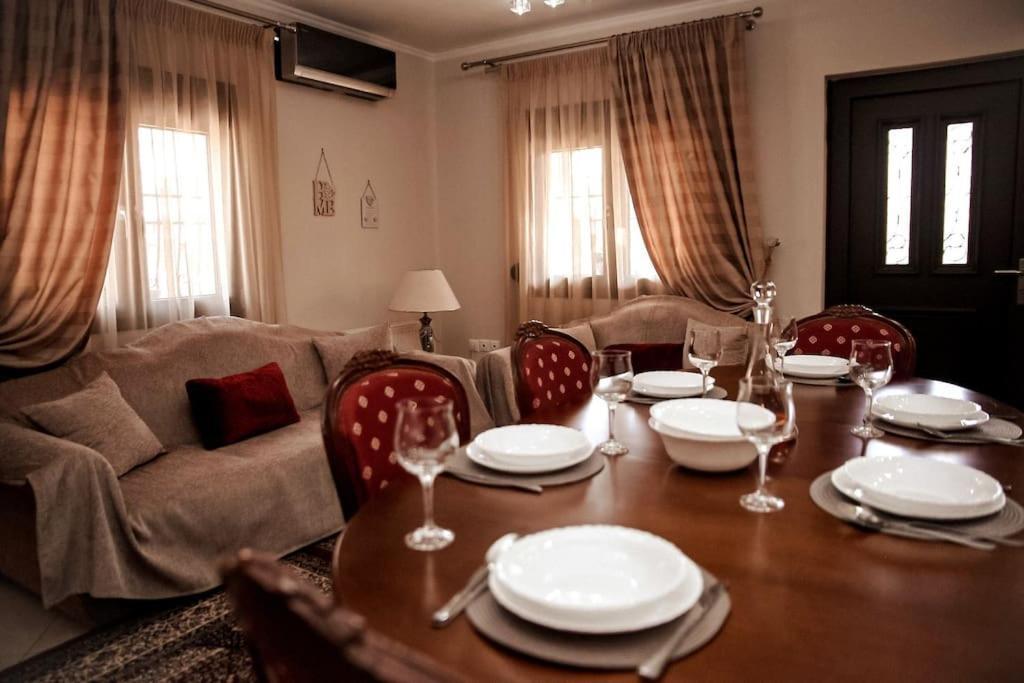 A Home Away From Home Trikala  Bagian luar foto